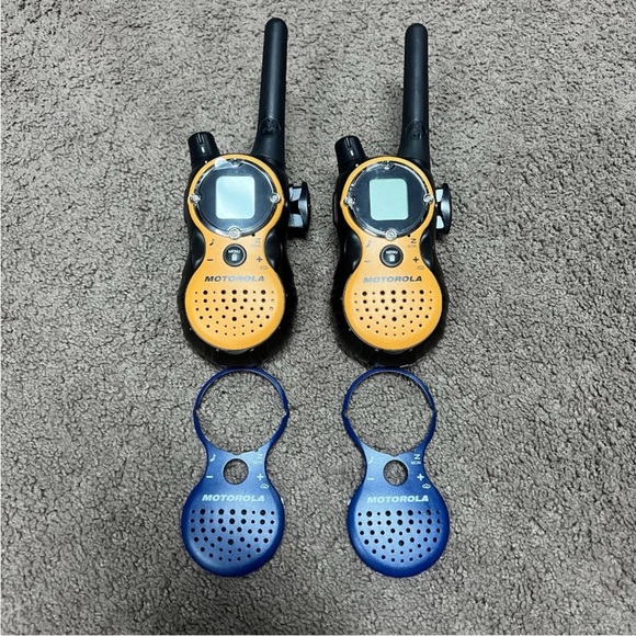 Motorola TALKABOUT T8500 Two Way Radios With Charger And Two Xtra faces set of 2 - Picture 7 of 13